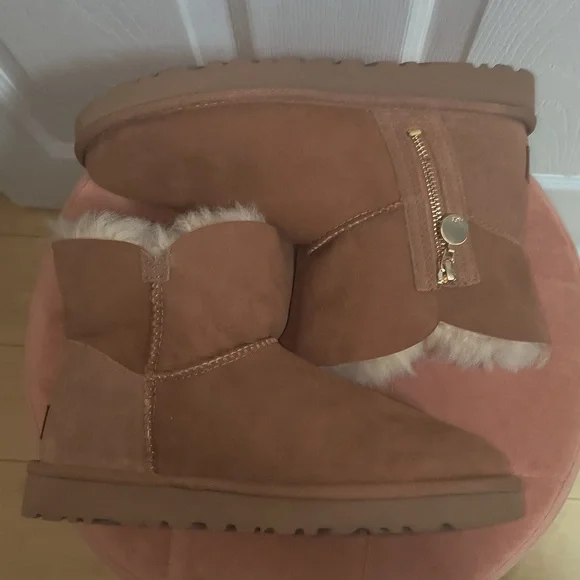 UGG Bailey Mini Zip Boots Size 7 - Picture 4 of 8